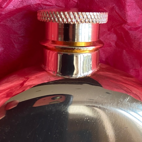 NWT- 2 GOLD PLATED LUXURY FLASKS (2) - Picture 3 of 14